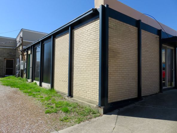 104 E Chestnut St, Gillespie, IL 62033